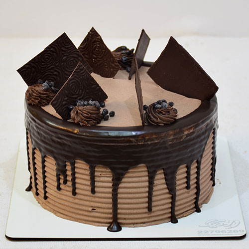 کیک خامه ای شکلاتی مربع