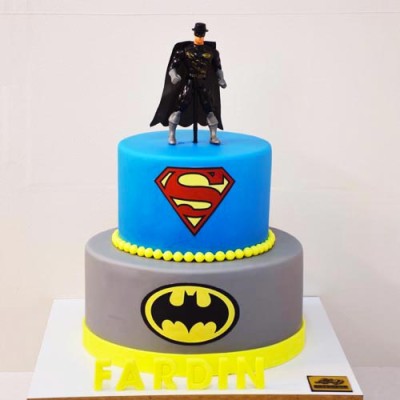 کیک بتمن و سوپرمن