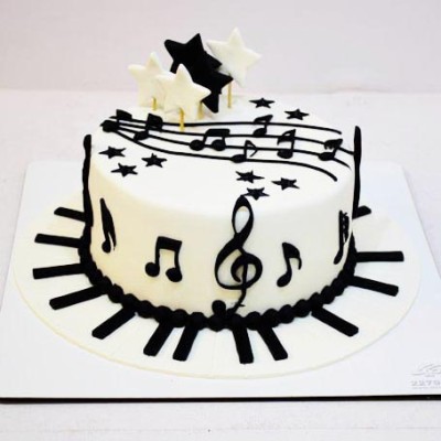 کیک موسیقی پیانو و ستاره 