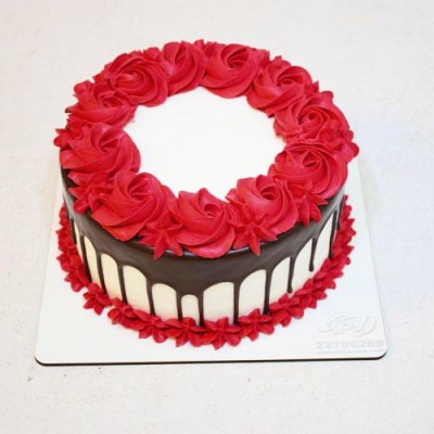 کیک خامه ای رزت قرمز 