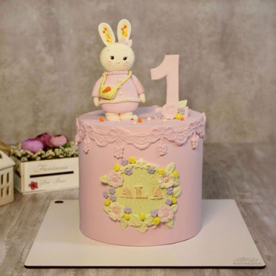 کیک یکسالگی خرگوش صورتی 