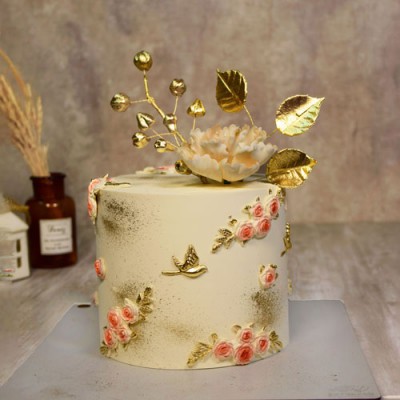 کیک زنانه لاکچری گل و پروانه
