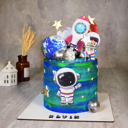 کیک فضانورد سبز