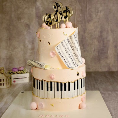 کیک موسیقی پیانو صورتی