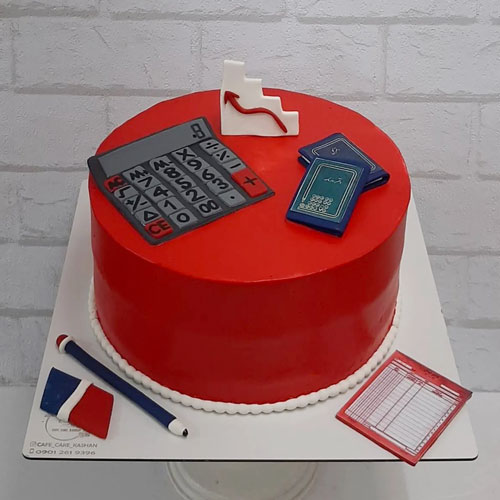 کیک روز حسابدار خامه ای قرمز