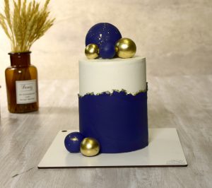 آیا می دانید مواد میانی کیک تولد چیست ؟ الو کیک از بهترین و با کیفیت ترین در کیک ها استفاده میکند.